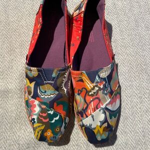 Women’s Floral TOMS Flats - Size 11 NEW